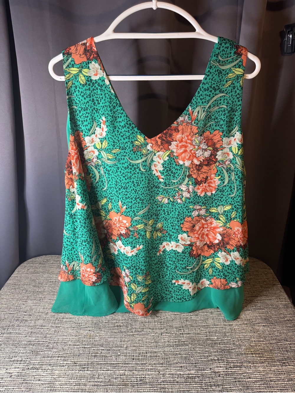 torrid Green Floral V-Neck Sleeveless Tank with Coral Blooms